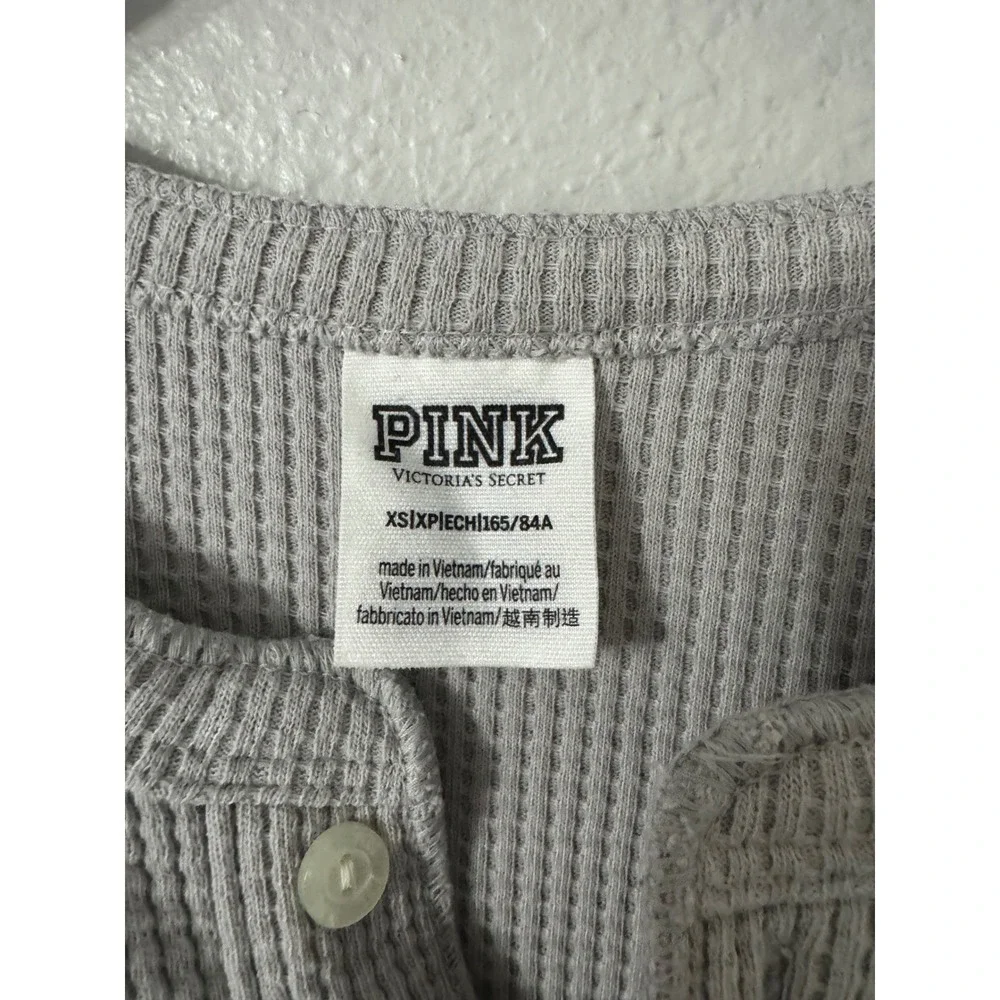 Victoria's Secret PINK Gray Waffle Knit Long‎ Sleeve Henley Shirt XS